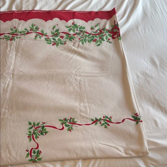 Vintage Christmas Table Cloth - approx 60” x 80” - Picture 7 of 11